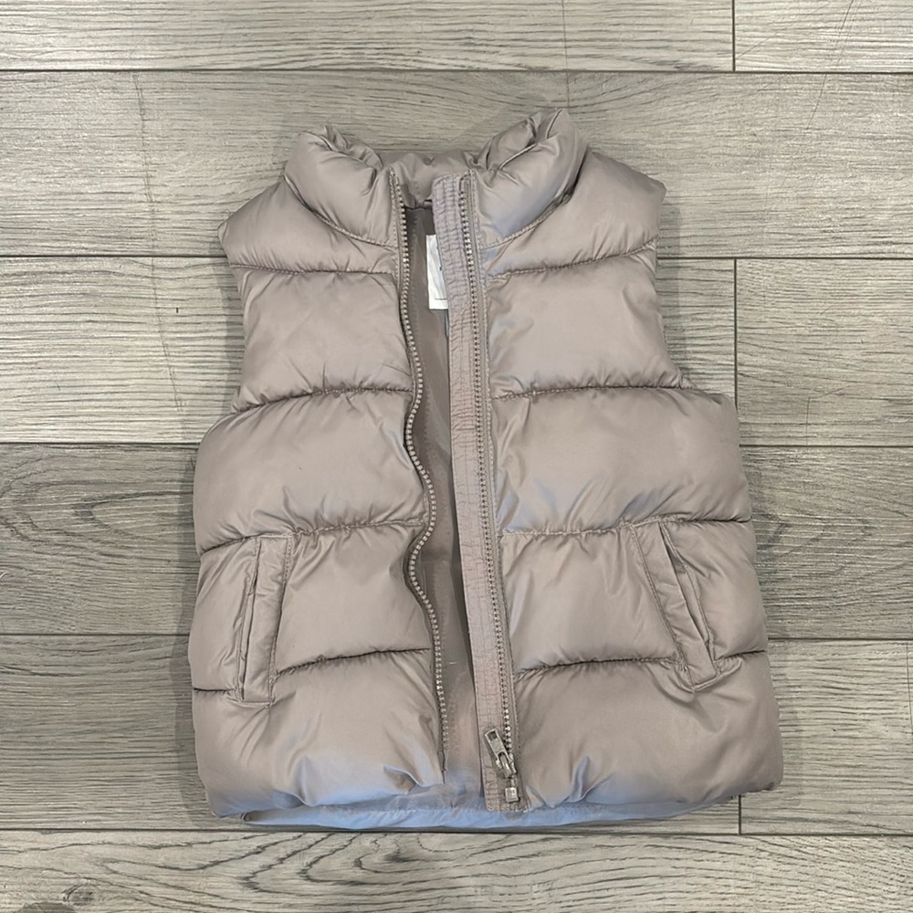 5T Old Navy vest in excellent condition.
